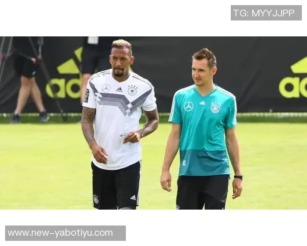 诺伊尔强调球队配合日益默契每位球员明确自身职责与角色