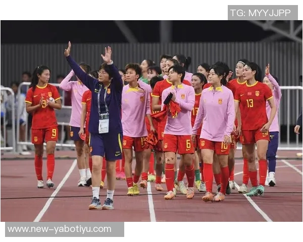 中国国家女子足球队抵达伦敦全力备战与英格兰女足的国际友谊赛